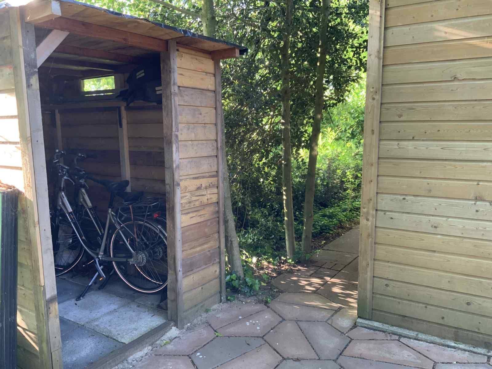 Moderne badkamer in NB085 vakantiewoning, Vinkel, Noord Brabant.