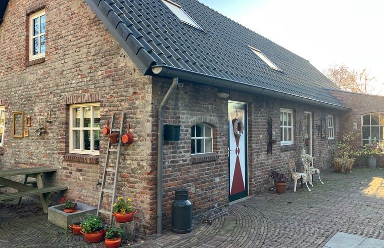 Charmantes Ferienhaus in Boxtel, im Herzen von Brabant, mit einer rustikalen Backsteinfassade und einer einladenden Terrasse fuer einen entspannten Aufenthalt.