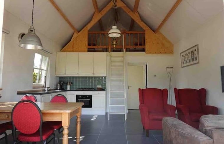 Offene Kueche und Sitzecke im Ferienhaus in Loon op Zand, ideal fuer Familientreffen, Herz von Brabant, Nordbrabant.