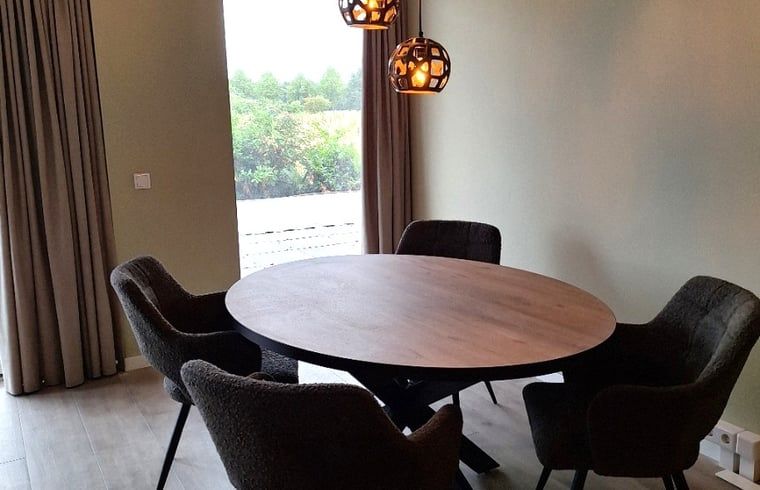 Essecke in Cottage in De Moer, Ferienhaus in Nordbrabant, ideal fuer gemuetliche Mahlzeiten.