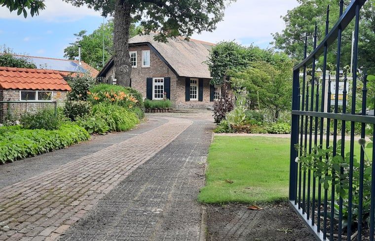 Rustieke oprit naar Vakantiehuisje in Tilburg, Noord Brabant.