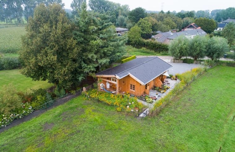 Luchtfoto van Huisje in Best, vakantiehuis in het groene Hart van Brabant, Noord Brabant, omgeven door natuur.