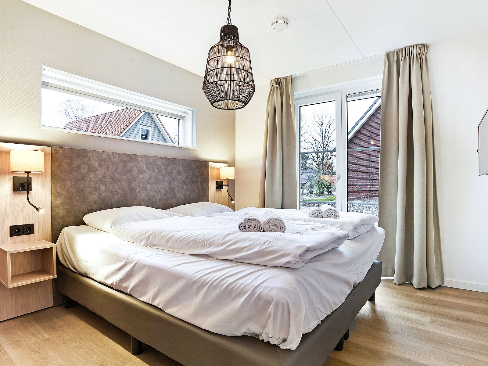 Achteraanzicht van De Vers kinderbungalow in Overloon met ruime tuin in Noordoost Brabant.