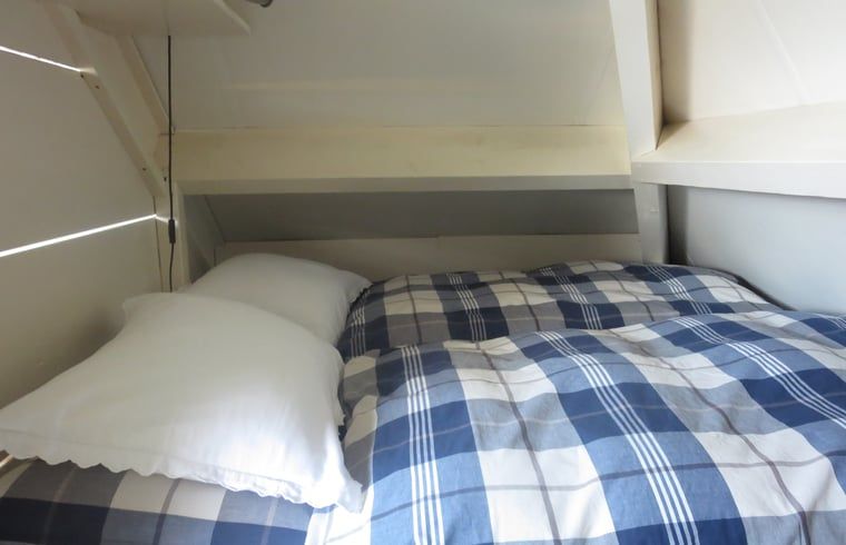 Gezellige slaapnis met plaid in Vakantiehuis in Oeffelt, Noord Brabant.