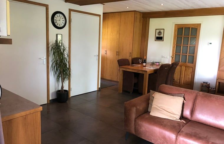 Bloemrijke tuin bij Vakantiehuisje in Cuijk, Noordoost Brabant, Noord Brabant.