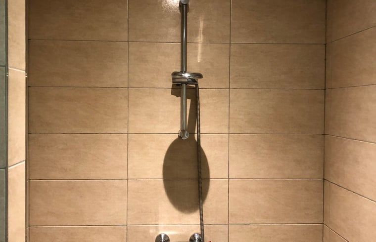 Moderne badkamer in Vakantiehuisje in Cuijk, Noordoost Brabant, Noord Brabant.