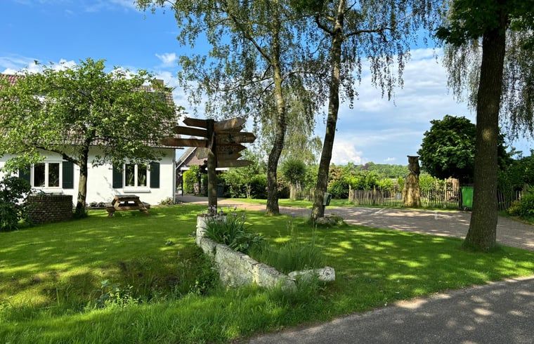 Cottage in Gemert, Ferienhaus in Nordost-Brabant mit gruenem Garten und rustikaler Umgebung.