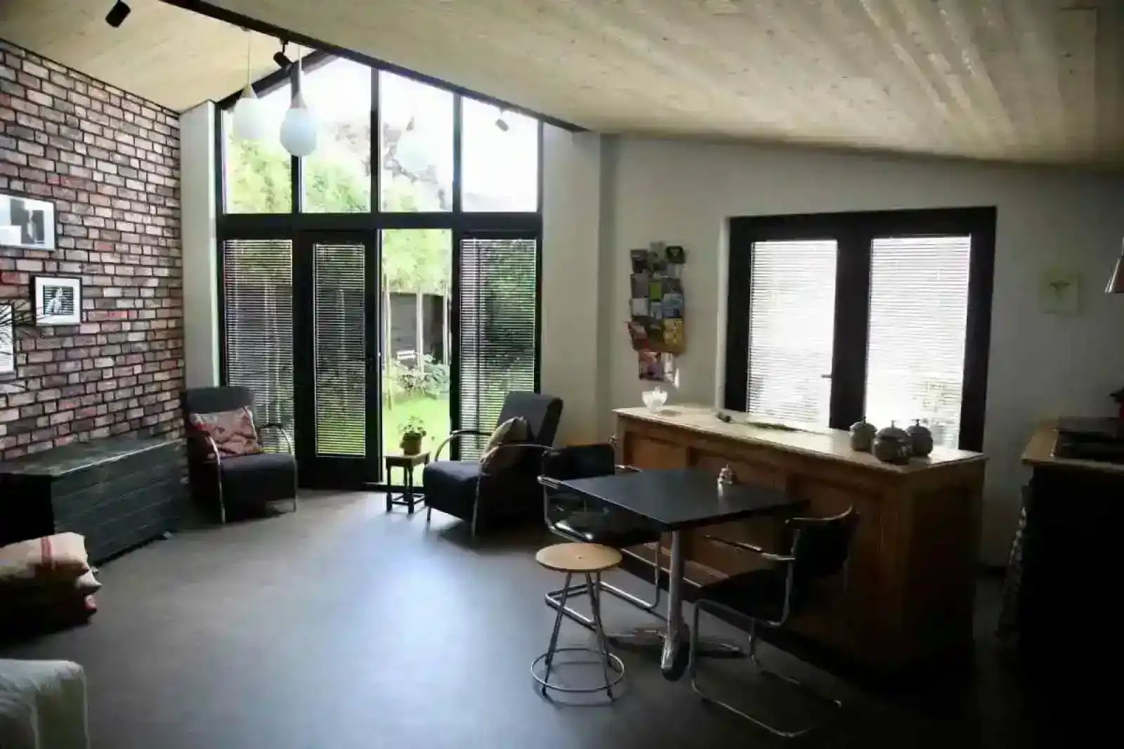 Bright living room BRA045 vacation home Geffen overlooking garden.