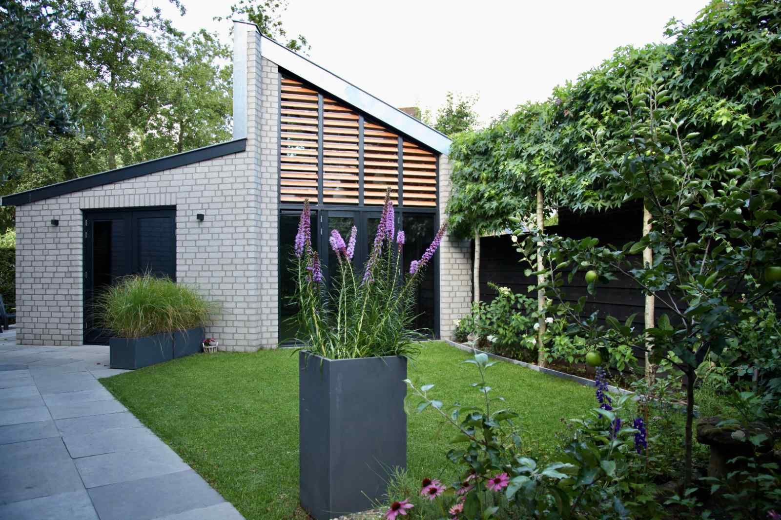 BRA045 vacation home Geffen with modern look and green garden.