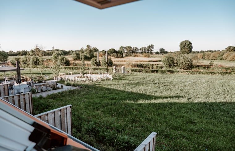 Uitzicht op groene velden vanuit Vakantiehuis in Sint-Oedenrode, Noordoost Brabant. Geniet van rust en natuur vanuit deze vakantiewoning.