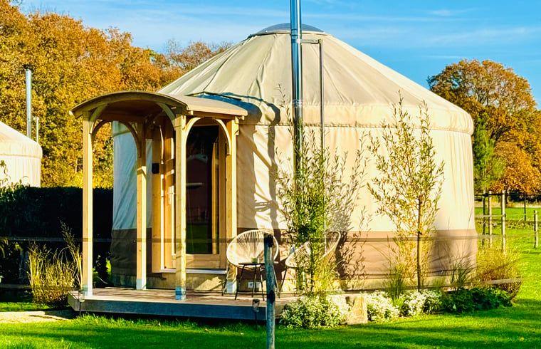 Modern bathroom in Holiday home in Ledeacker, equipped with shower and wooden finish.