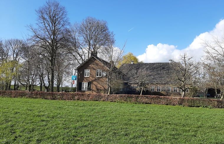 Rustiek Vakantiehuisje in Keent, Noordoost Brabant, omgeven door weelderige natuur en een serene omgeving in Noord Brabant.