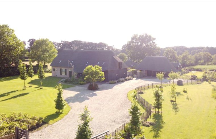 Luchtfoto van vakantiehuisje in Breda omgeven door natuur, West Brabant, Noord Brabant.
