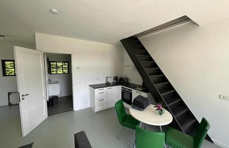 Keuken en eethoek in Vakantiehuisje in Breda, West Brabant, Noord Brabant.