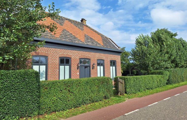 Vakantiehuisje in Ossendrecht met traditionele bakstenen gevel in West Brabant.