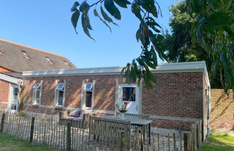 Gemuetlicher Aussenbereich des Huisje in Hoogerheide, Ferienhaus in Westbrabant mit gemuetlicher Sitzecke.