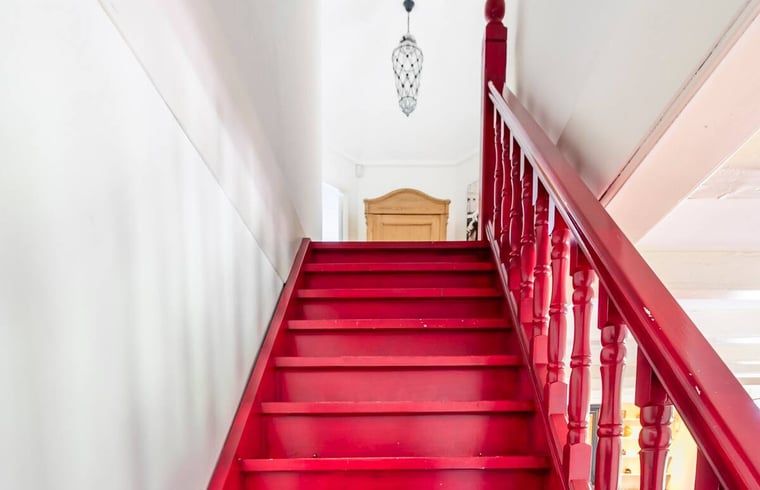 Hal met natuurlijke lichtinval in vakantiehuis in Roosendaal, Noord Brabant.