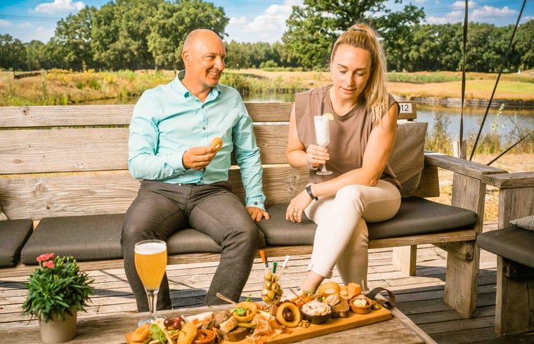 Enjoying snacks at Huisje in Oosterhout, vacation home in Oosterhout, West Brabant, North Brabant.