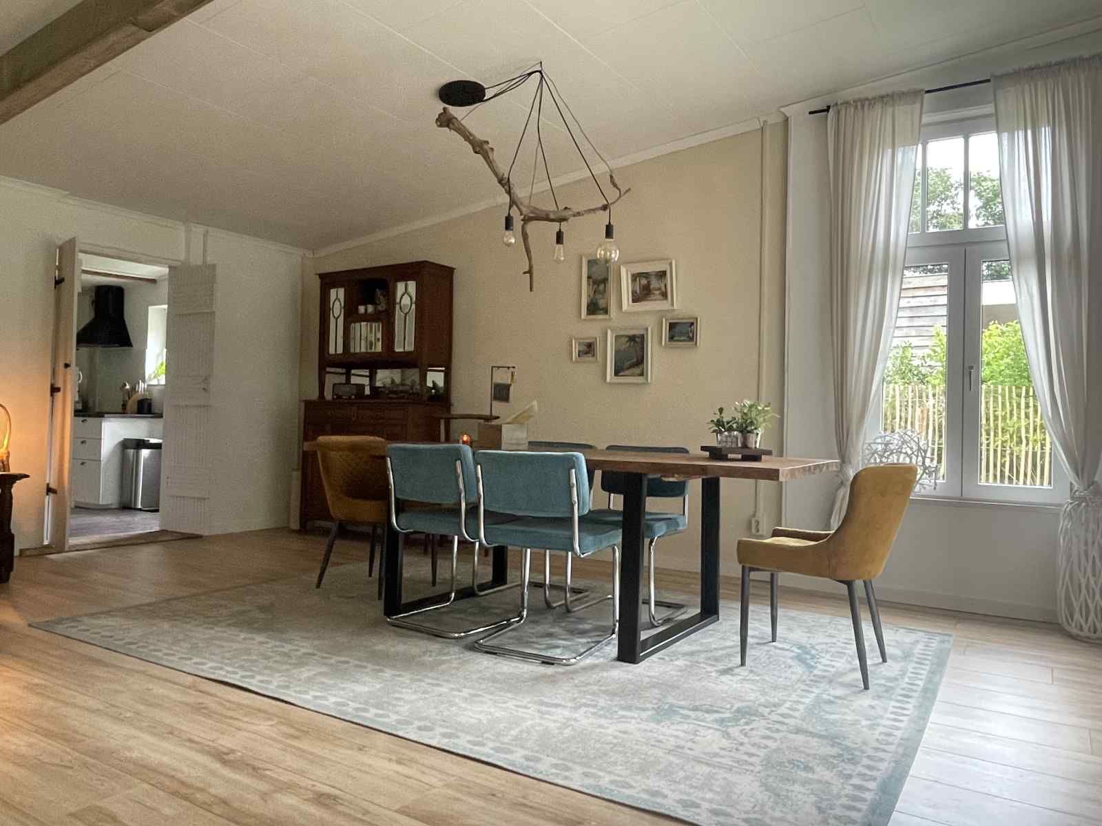 NB094 vakantiehuis in Molenschot, Noord Brabant, omgeven door weelderige natuur.