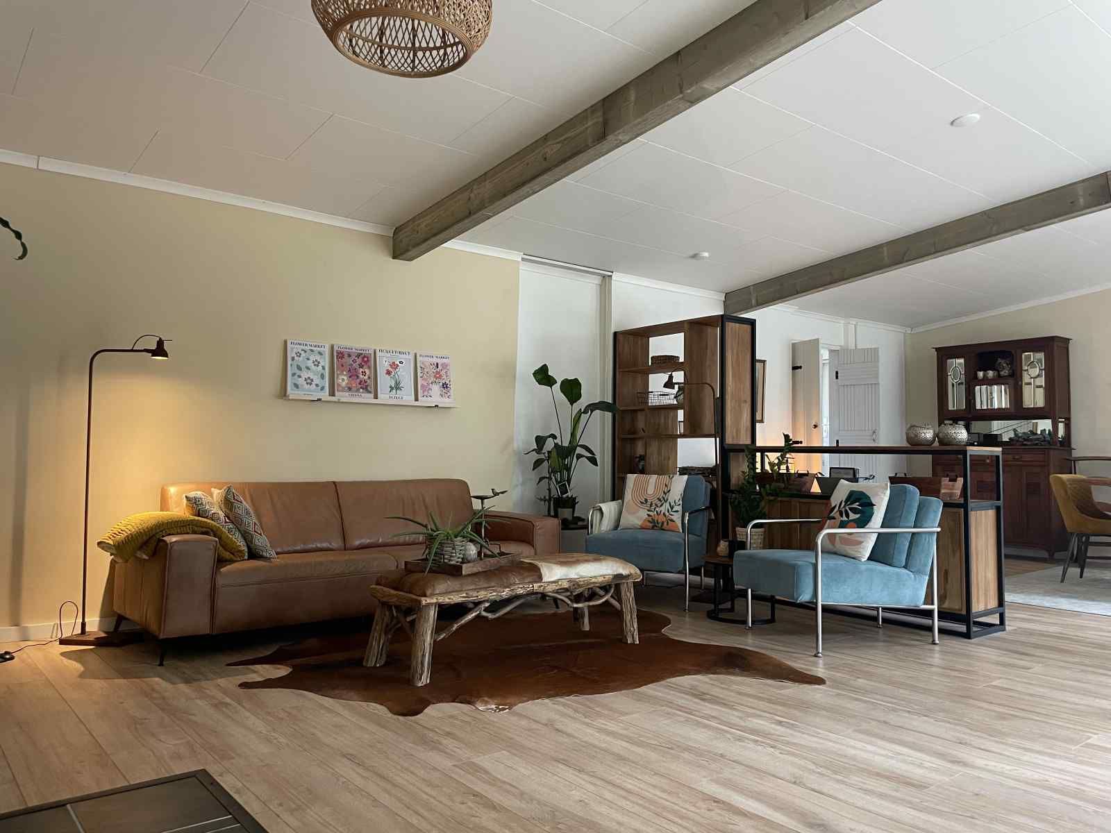 Slaapkamer met sfeervolle verlichting in vakantiehuis NB094, Molenschot, Noord Brabant.