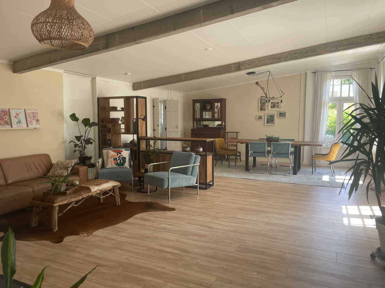 Moderne keuken in vakantiehuis NB094, Molenschot, met stijlvolle apparatuur.