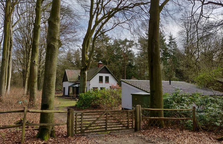 Rustieke toegangspoort van Huisje in Putte, vakantiehuis in West Brabant, Noord Brabant.