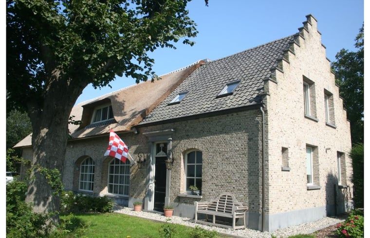 Charmant Huisje in Moerstraten, vakantiehuis in West Brabant, Noord Brabant, omgeven door natuur en rustieke architectuur.