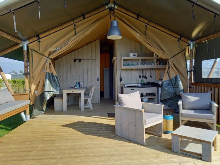 Guest house 4501195 - Tent house Noordzeekust - Luxe ingerichte safaritent
