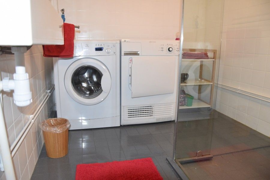 Praktische Waschkche im Haus der Familie Buis, Ferienhaus in Egmond aan Zee, Nordholland.