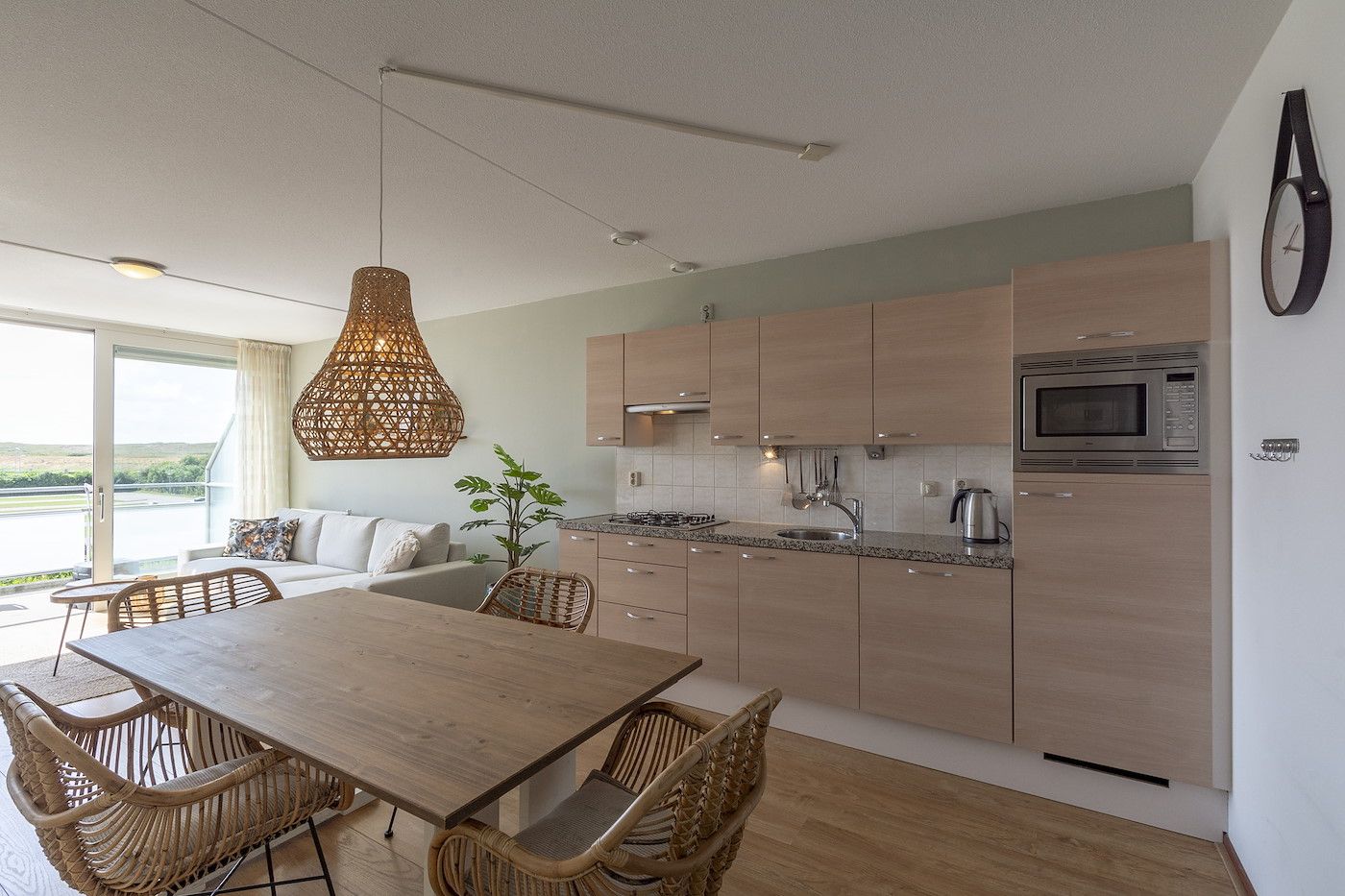 Gemuetliche Kueche und Essbereich im Ferienhaus Duinerei B202 Groote Keeten, Callantsoog, Nordseekueste.