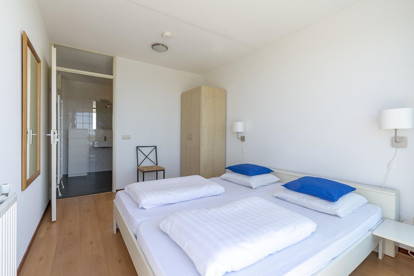 Komfortables Schlafzimmer in der Duinerei A202 Groote Keeten, Ferienunterkunft an der Nordseekueste in Callantsoog, Nordholland.