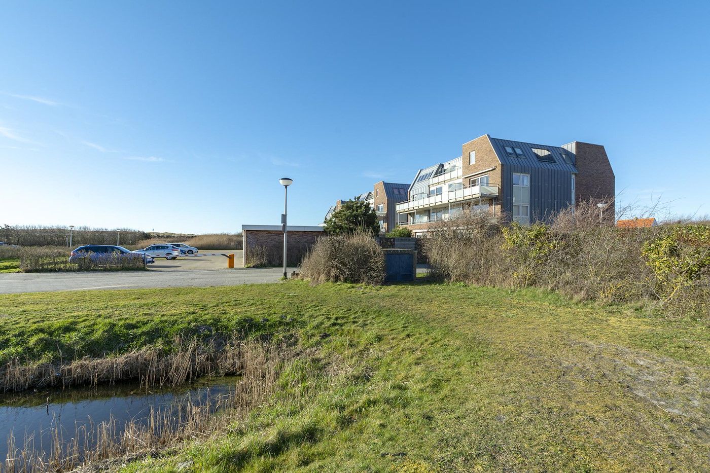 Aussenansicht der Duinerei A202 Groote Keeten, Ferienhaus an der Nordseekueste in Callantsoog, Nordholland.