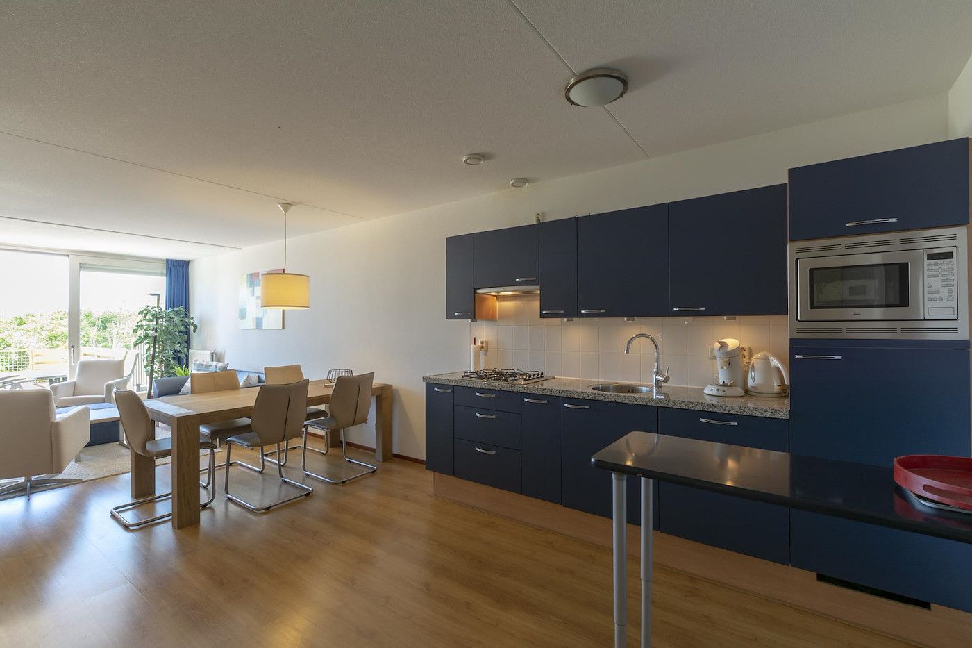 Fully equipped kitchen in Duinerei C002 Groote Keeten vacation home in Callantsoog, North Sea coast, North Holland.