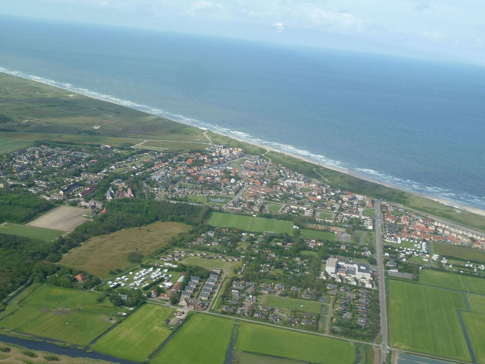 Guest house 4504150 - Holiday property Noordzeekust - Vakantiehuis Ferienbungalow Abbes mit Garten und Terrasse