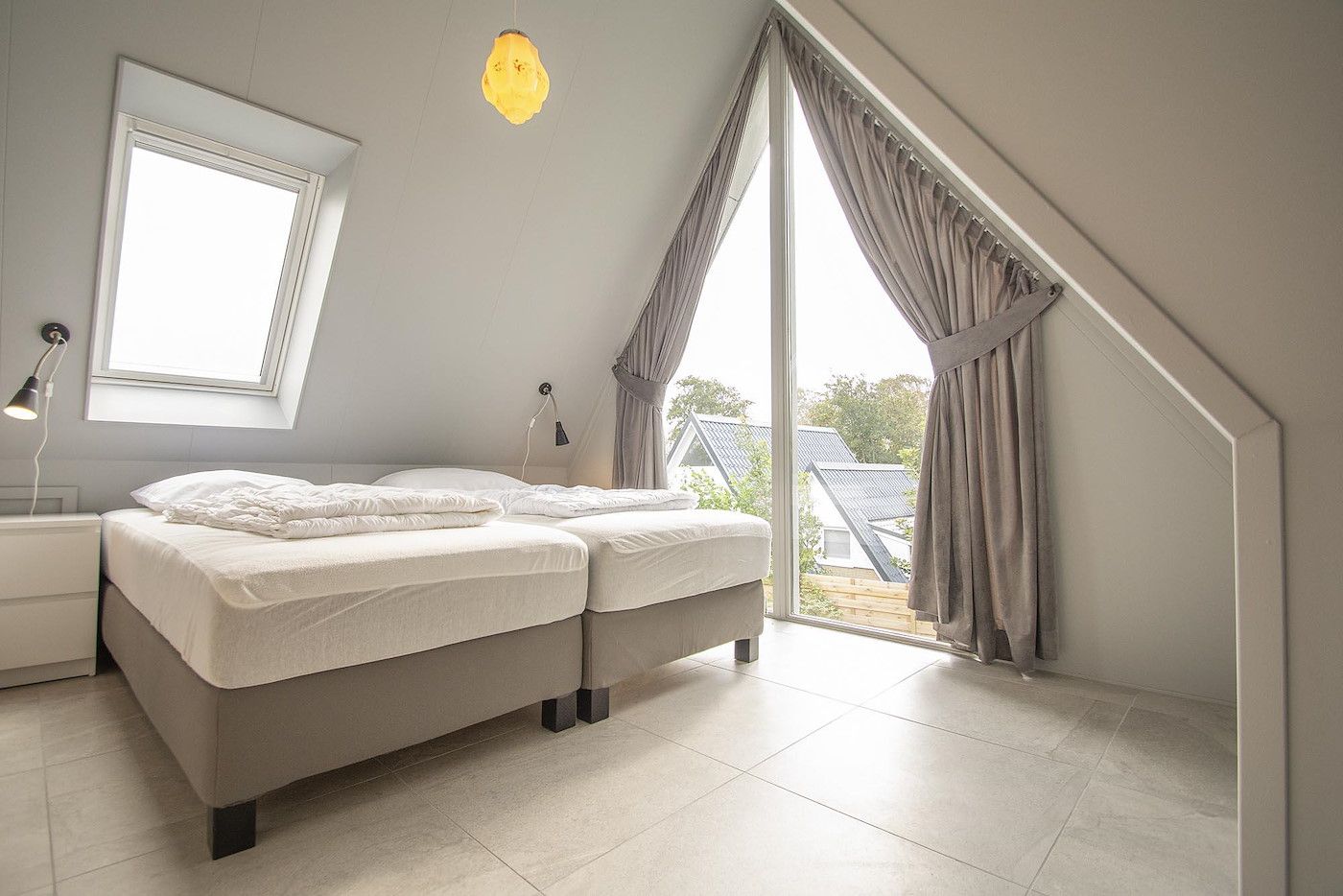 Komfortables Schlafzimmer im Sandepark 171 Groote Keeten, Ferienhaus in Callantsoog mit herrlichem Blick auf die Nordseekueste, Nordholland.