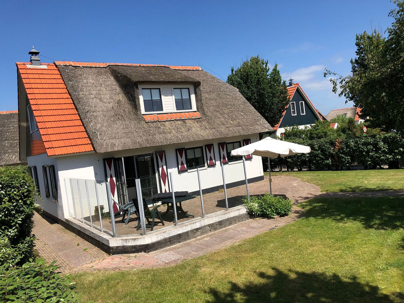 Guest house 4504156 - Holiday property Noordzeekust - Vakantiehuis "Buiten 5" mit Terrasse und privatem Garten