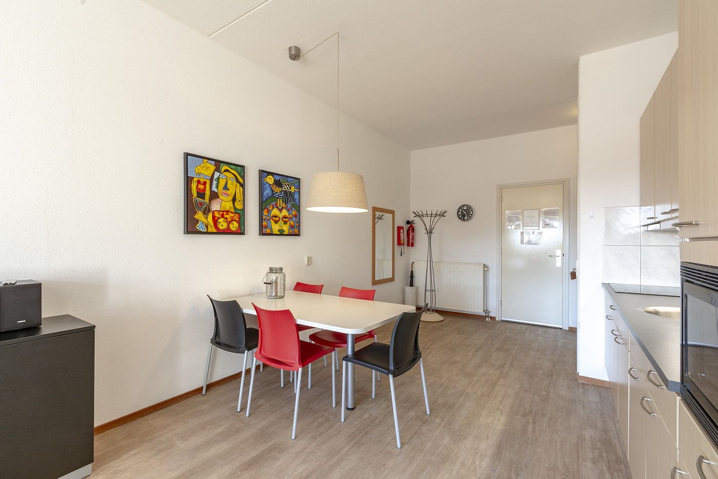 Stilvolles Esszimmer in Wijde Blick 103 Callantsoog, Ferienhaus an der Nordseekueste, Nordholland.