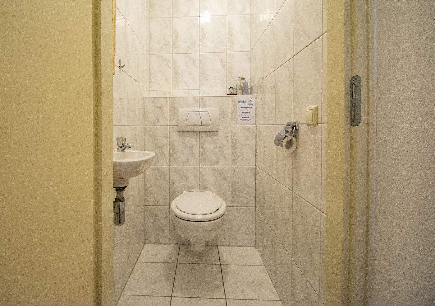 Nette Toilette in Wijde Blick 103 Callantsoog, Ferienhaus an der Nordseekueste, Nordholland.