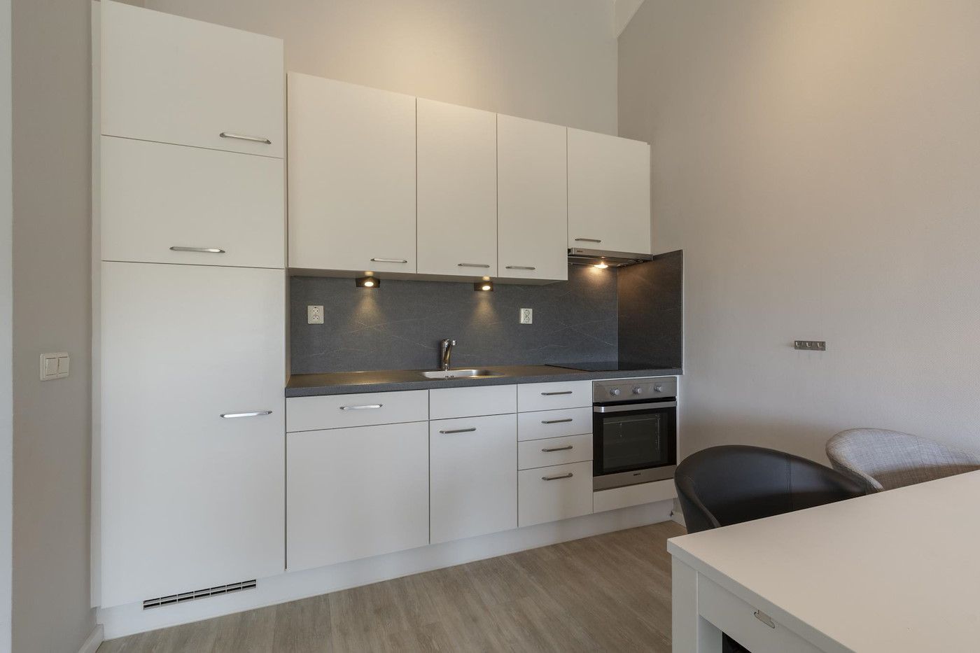 Voll ausgestattete Kueche im Beach Apartment 35 Callantsoog fuer einen komfortablen Aufenthalt.