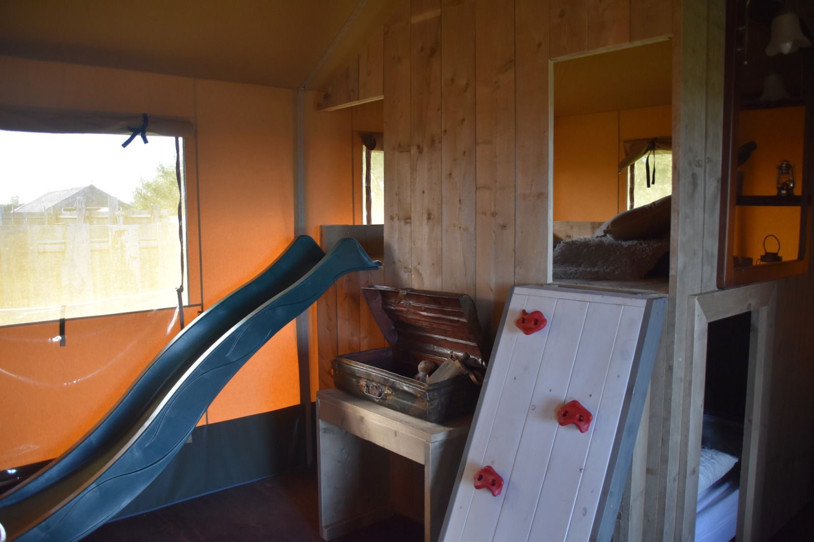 Unterkunft 4504400 - Zelthaus Noordzeekust - «Kidz Lodge»