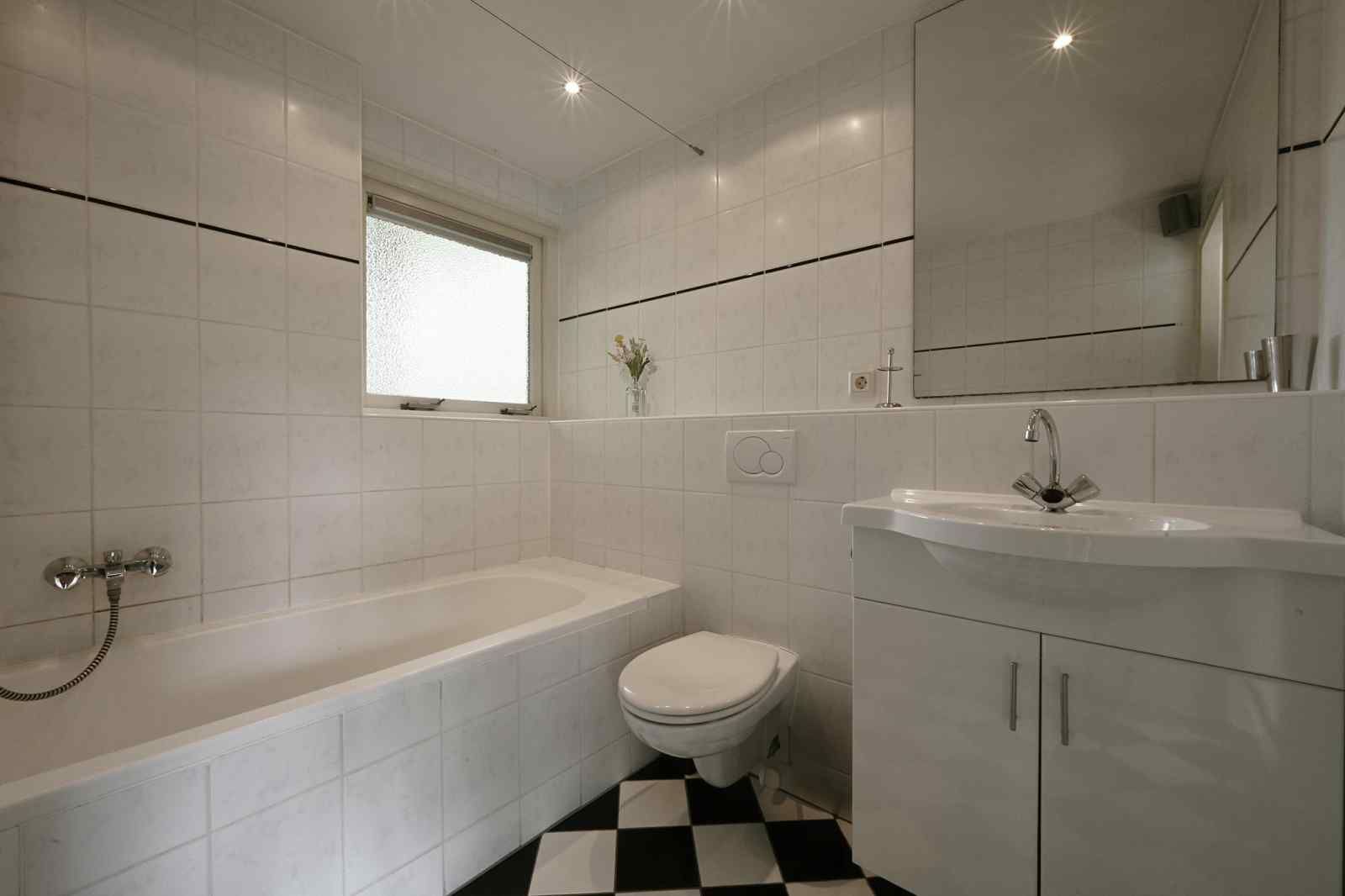 Schlafzimmer mit Doppelbett in NH096 Ferienhaus Callantsoog, Nordseekueste Noord-Holland