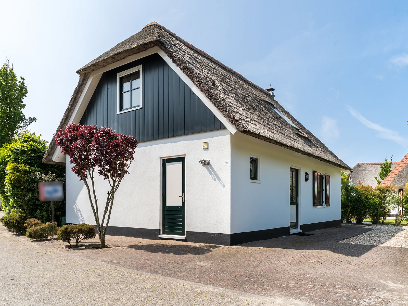 Freistehendes Haus in Callantsoog, Nordseekste, Nordholland, mit Reetdach und sonniger Umgebung, ideales Ferienhaus fr Strandliebhaber.