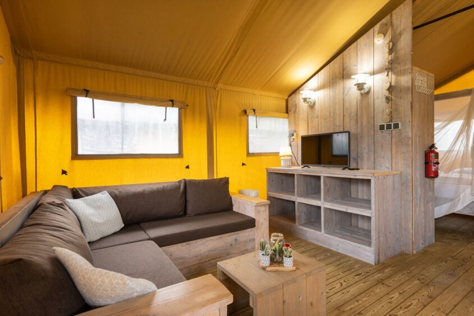 Guest house 4504559 - Tent house Noordzeekust - «Safaritent» 4
