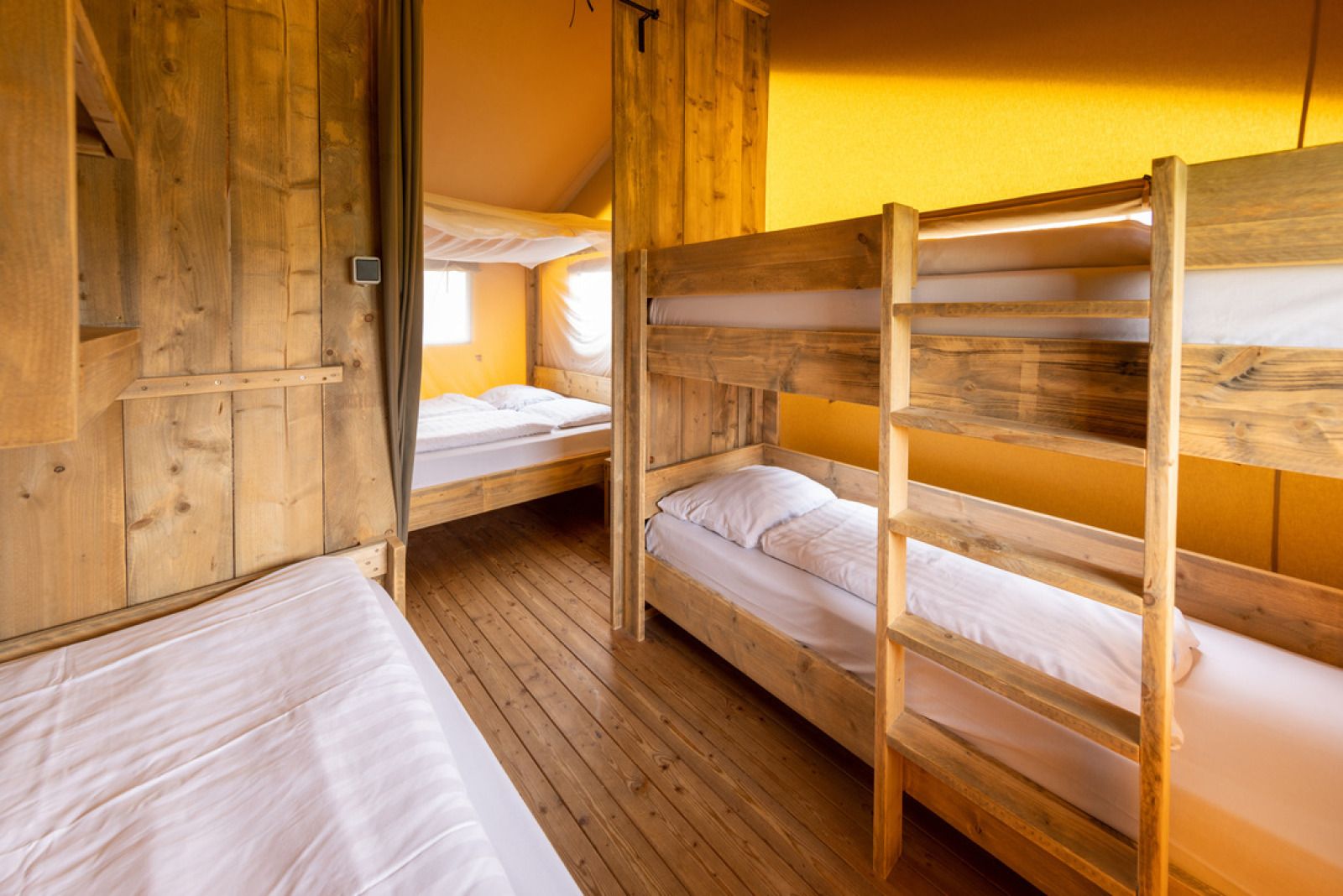 Guest house 4504560 - Tent house Noordzeekust - «Safaritent» 5K
