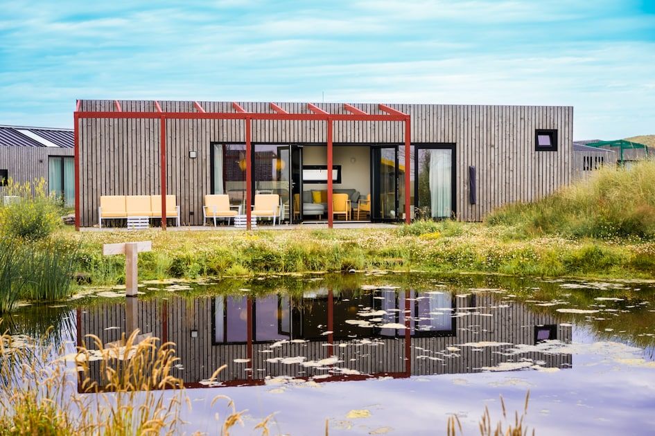 Farmland Family 6 in Callantsoog biedt een prachtig terras met uitzicht op de natuur van de Noordzeekust in Noord-Holland.