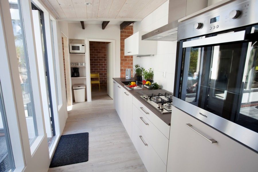 Uitgebreide keuken in vakantiehuis AanNoordzee.nl, Noordzeekust, Noord-Holland.