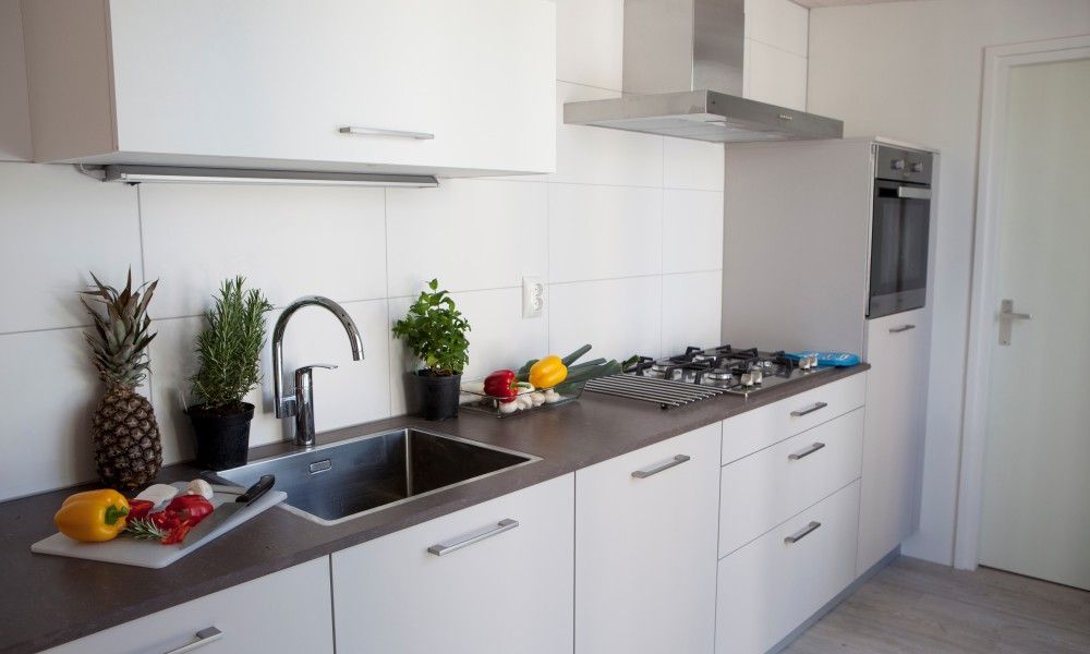 Moderne keukenfaciliteiten in vakantiehuis AanNoordzee.nl, Noordzeekust.