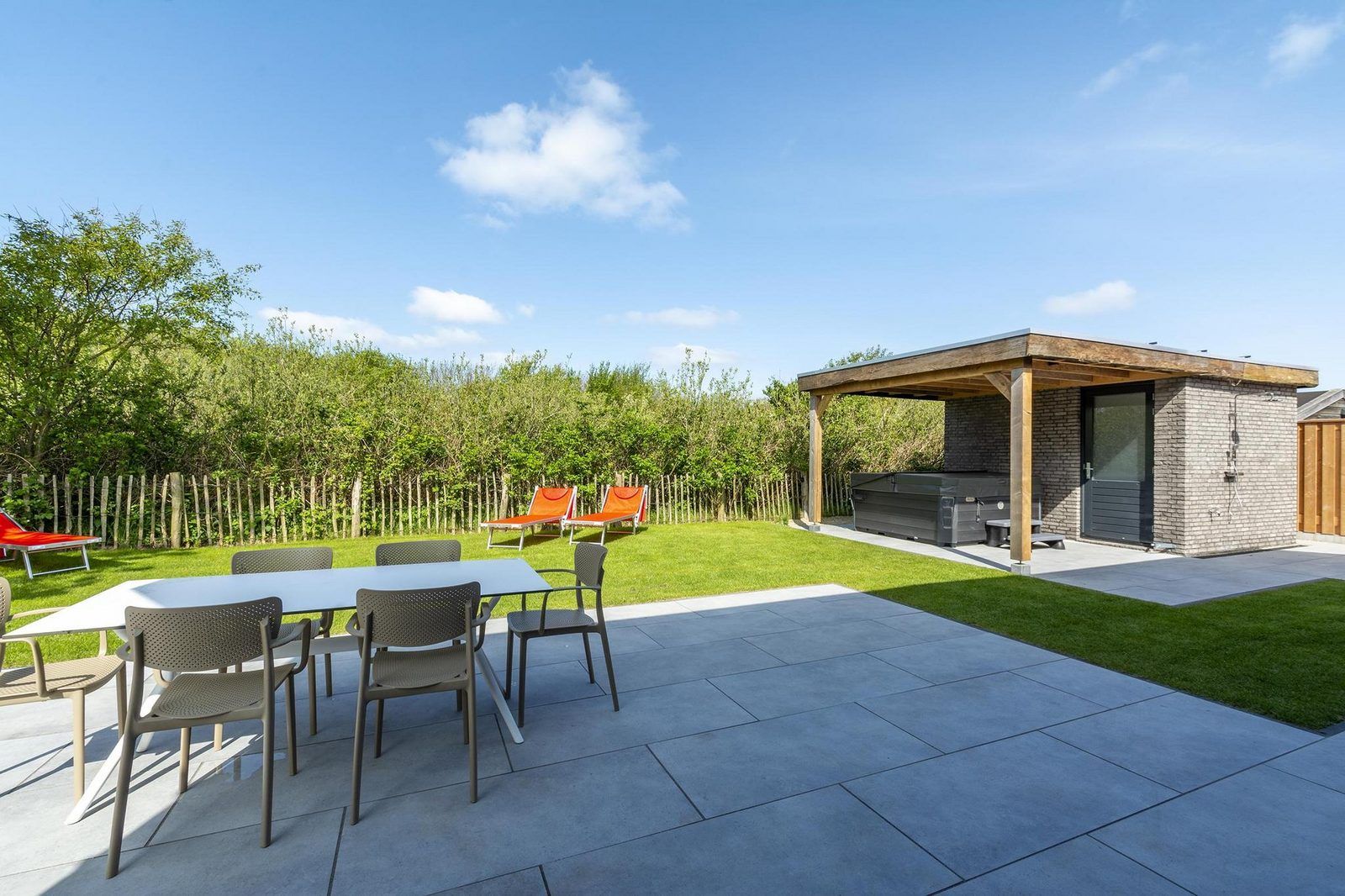 Verblijf 4540100 - Vakantiewoning Noordzeekust - Wellness Villa Lotje | Jacuzzi & Sauna | 6 Pers