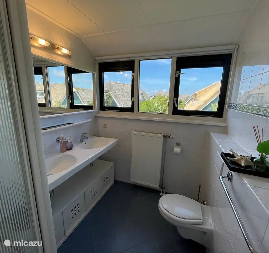 Guest house 4540117 - Bungalow Noordzeekust - Villa Duynopgangh 15