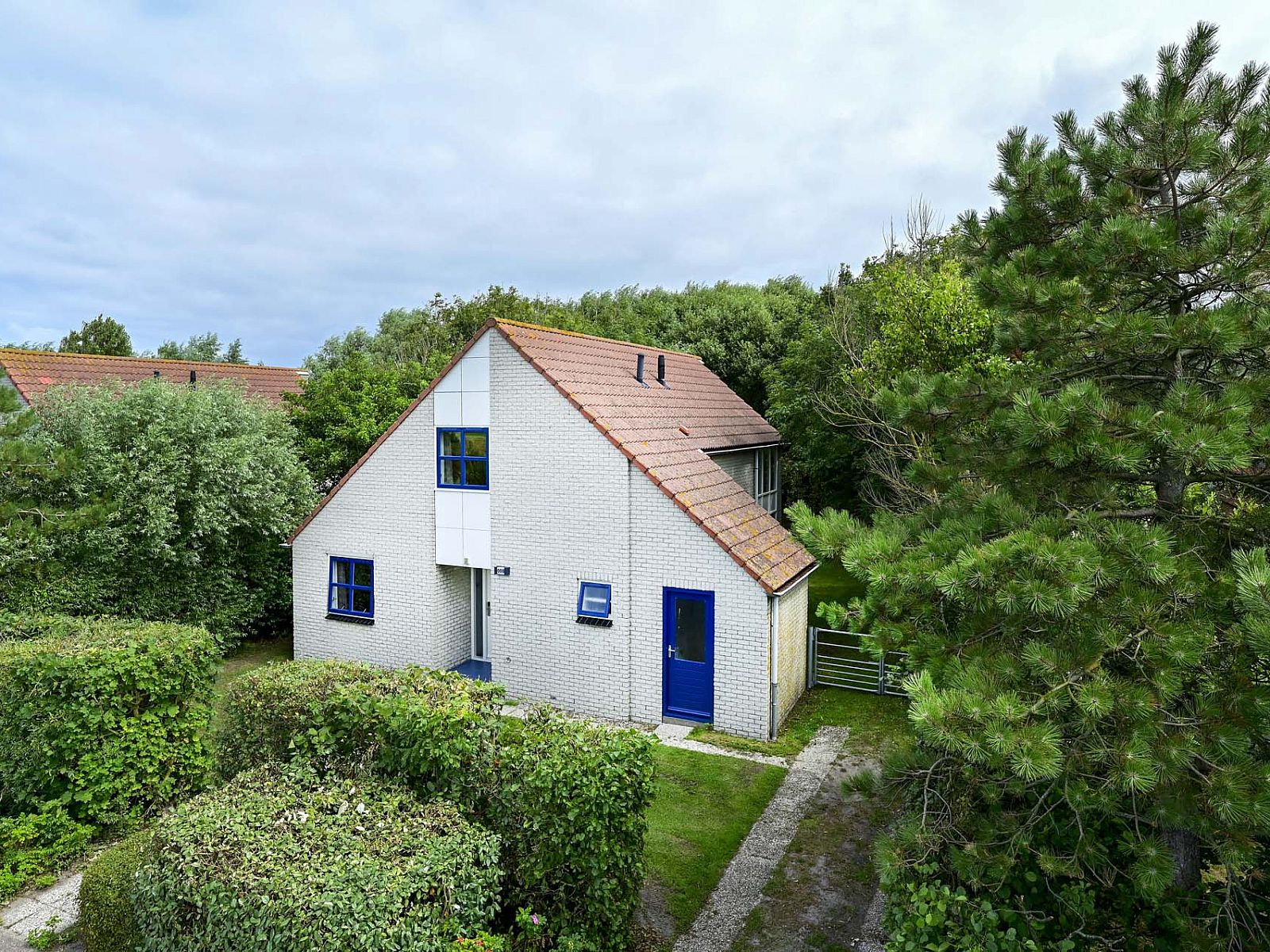 Vrijstaande woning in Julianadorp aan Zee omgeven door groene natuur in Noord-Holland.